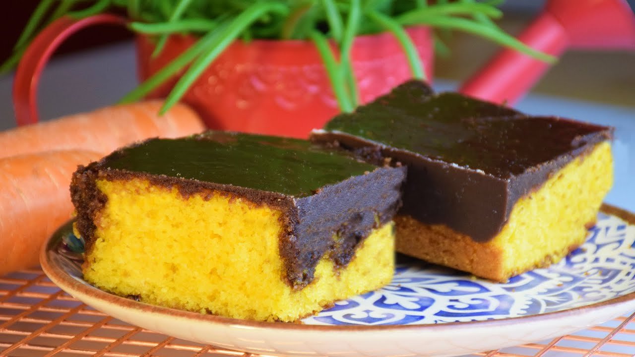 BOLO_DE_CENOURA_COM_CALDA_CROCANTE_DE_CHOCOLATE__SEM_ERRO_NO_EMBATUMA_receita