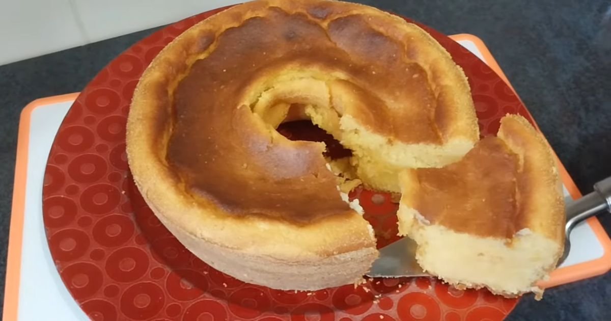 Bolo de Fubá Cozido Deliciosamente Macio e Úmido Receita Sem Trigo e Fácil de Fazer